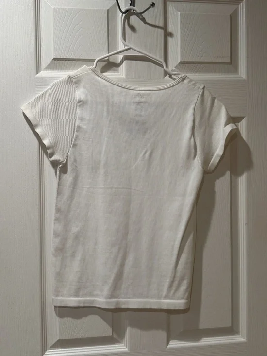 Buckle White Ribbed Short Sleeve Scoop Neck Tee - Picture 2 of 3